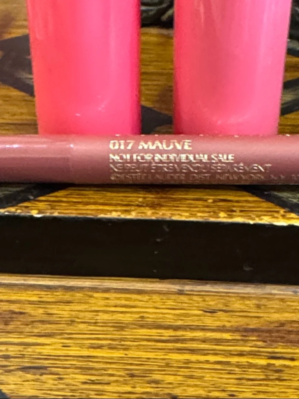 Estee Lauder Lipstick & Lip Liner & Moisturizer Trio - Picture 4 of 5
